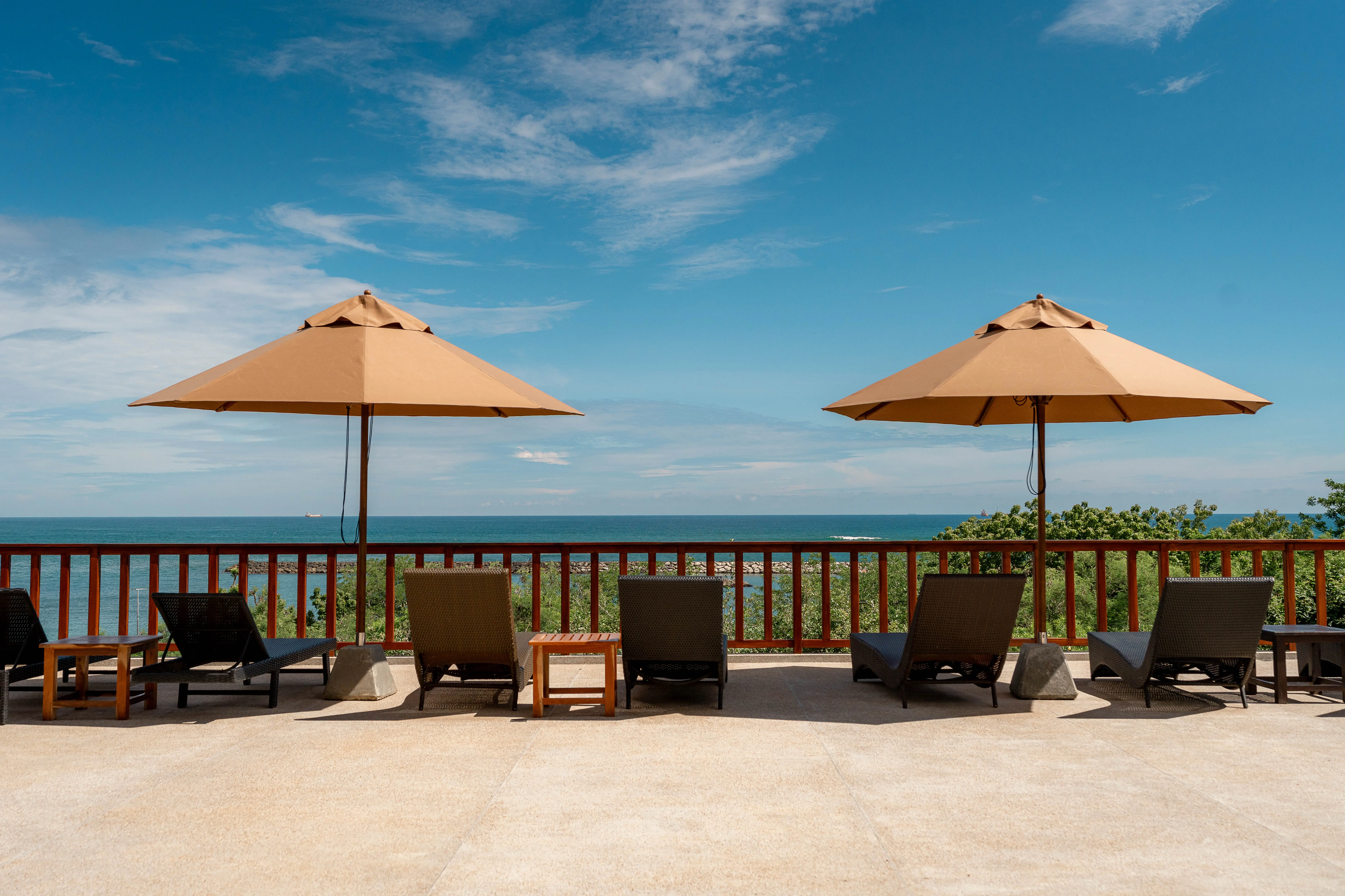 Ocean-View Restaurant ananthaya beach (7)