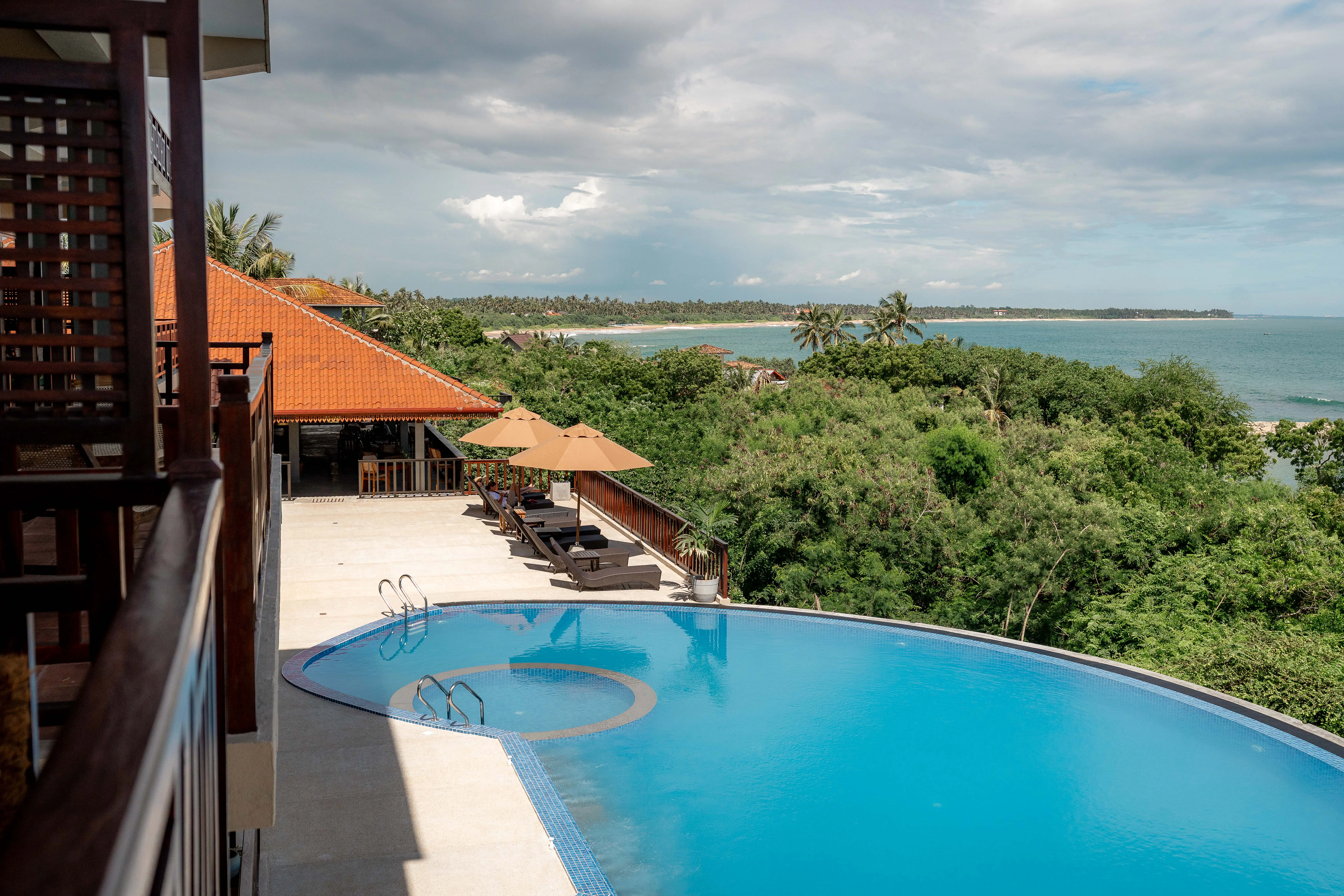 http://ananthaya%20beach%20infinity%20pool%20(12)