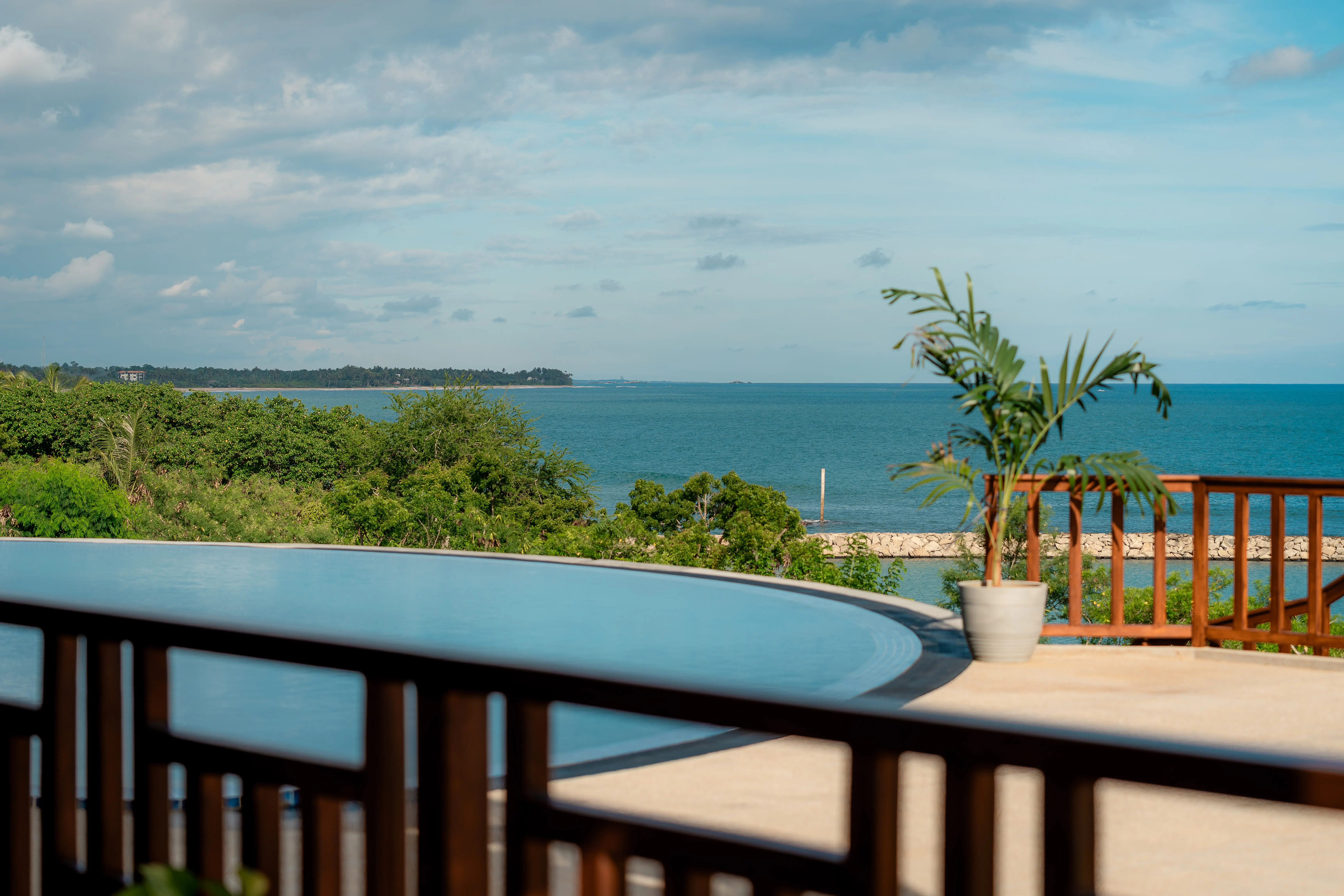 ananthaya beach infinity pool (2)