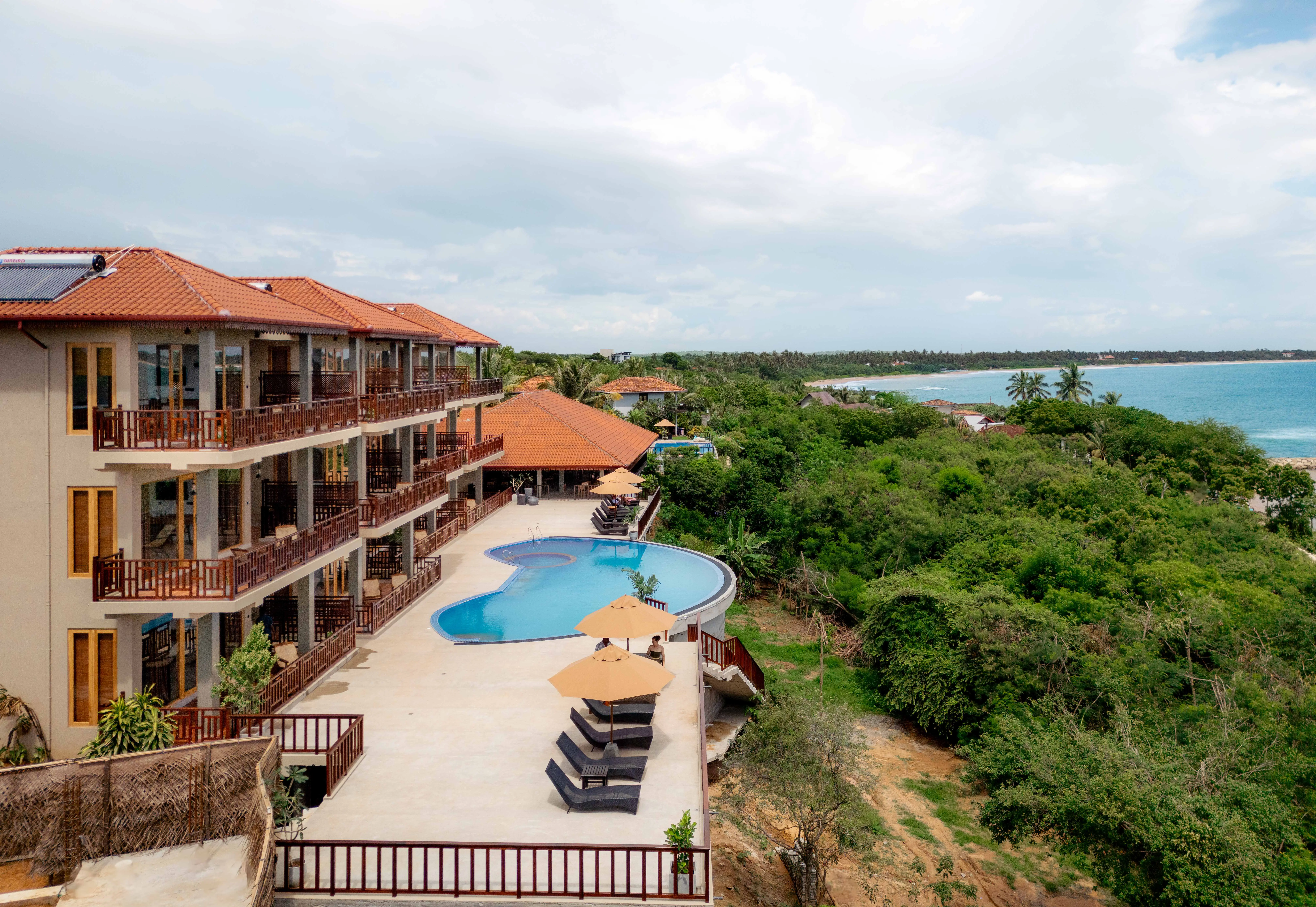 ananthaya beach infinity pool (5)