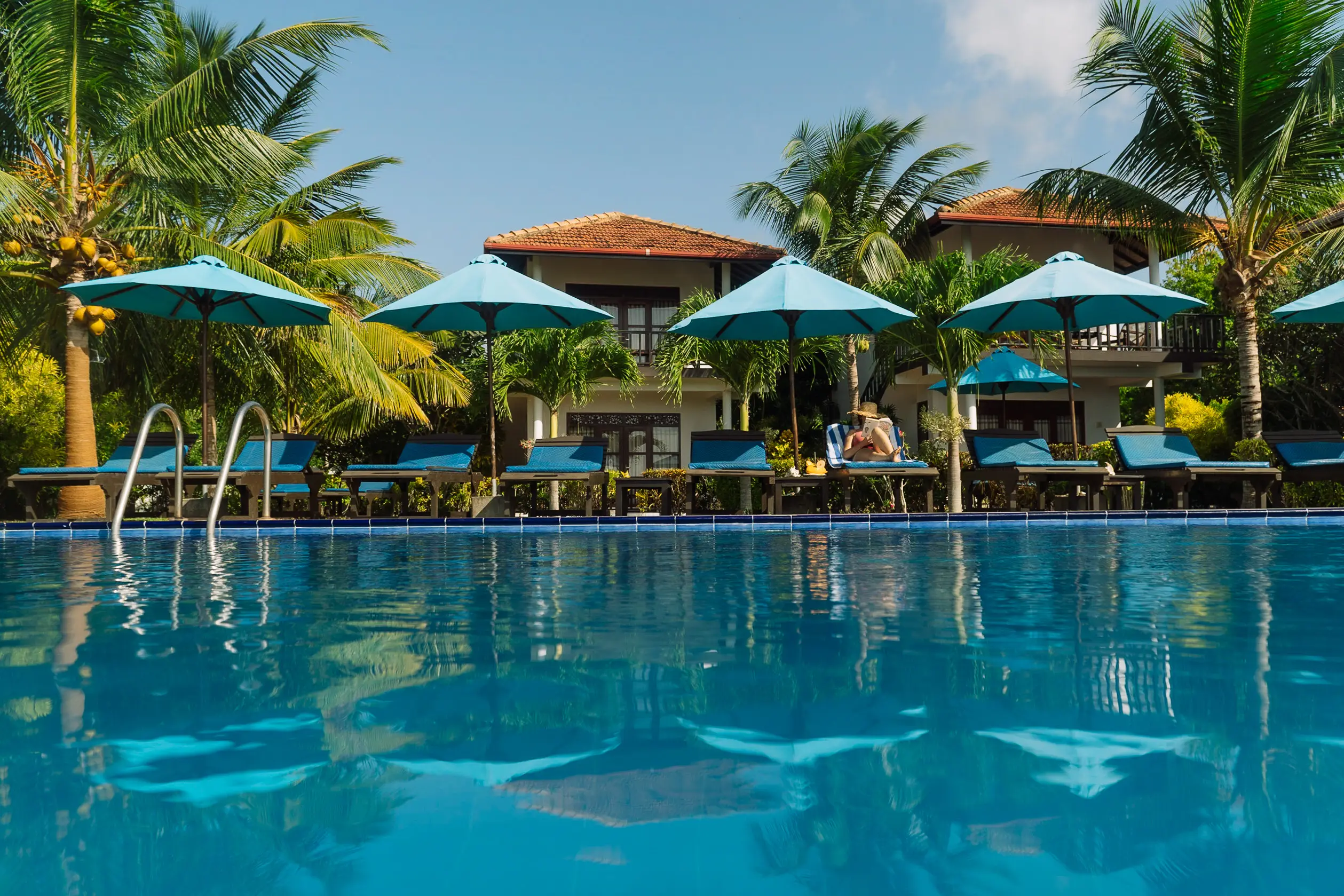 ananthaya beach infinity pool (8)